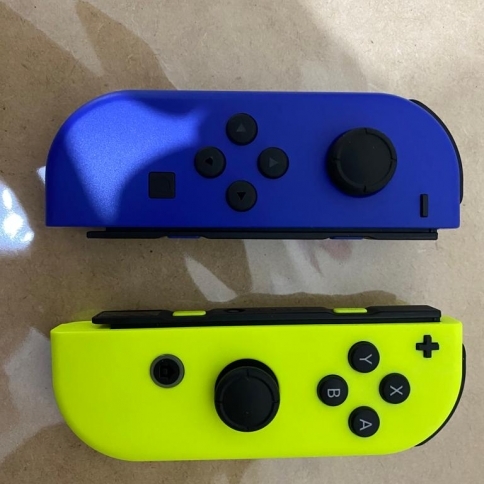 Joy-Con L/R Azul e Amarelo  Nintendo Switch - USADO 